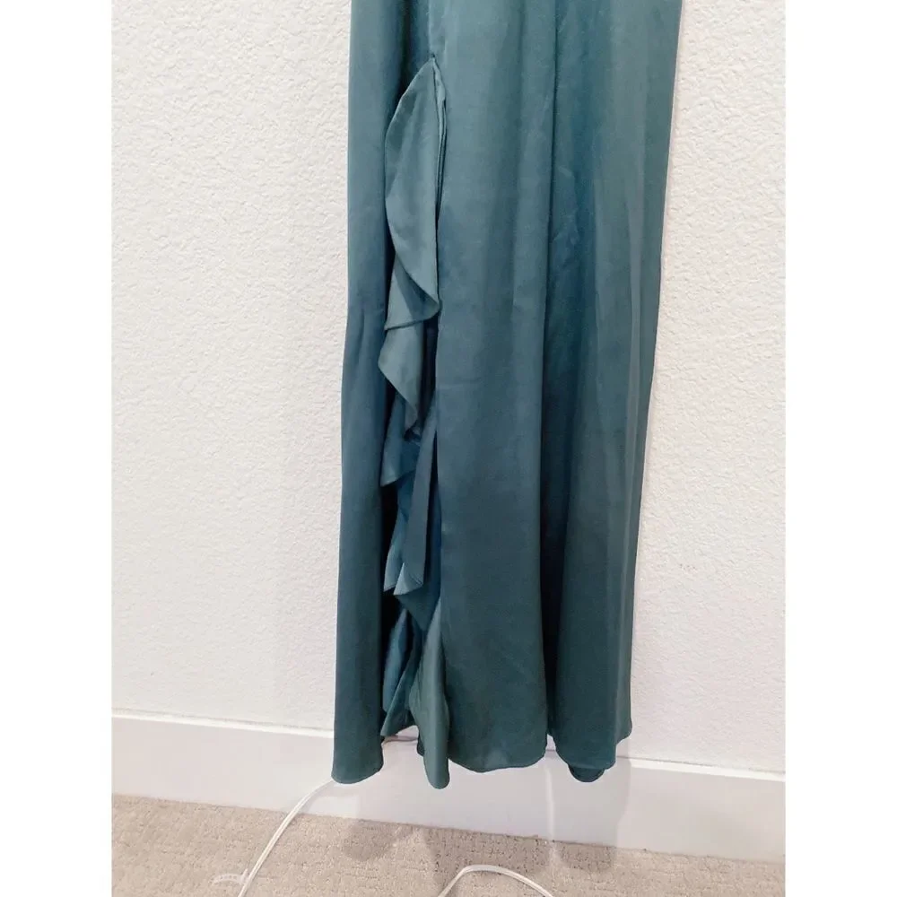Brand New Keepsake Infinity Ruffle Gown size Large